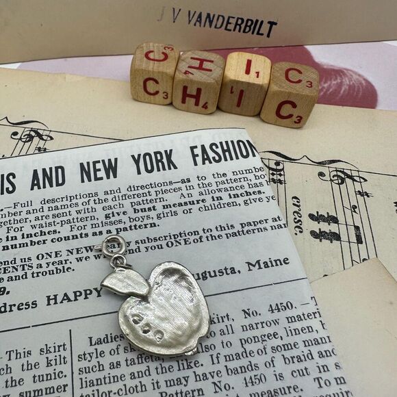 Vintage Apple Enamel Pendant with Rhinestones Charm - Picture 2 of 3